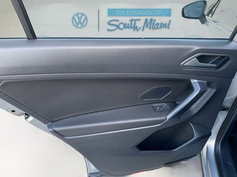 Used 2021 Volkswagen Tiguan SE w/ Panoramic Sunroof Package image 24