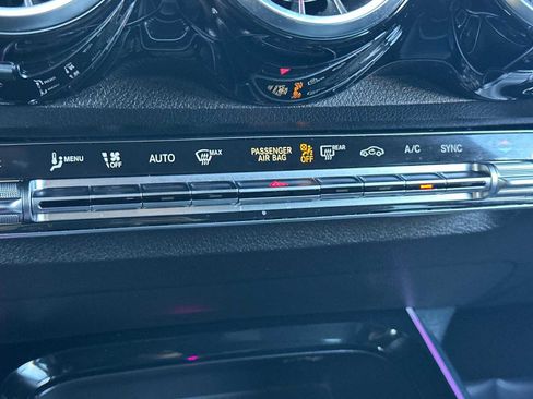 Used 2021 Mercedes-Benz GLB 250 4MATIC image 24