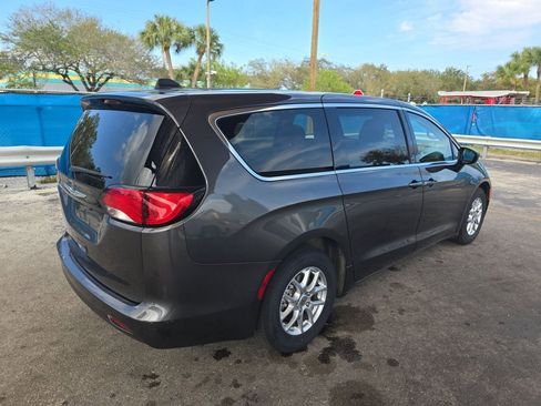 Used 2023 Chrysler Voyager LX image 4