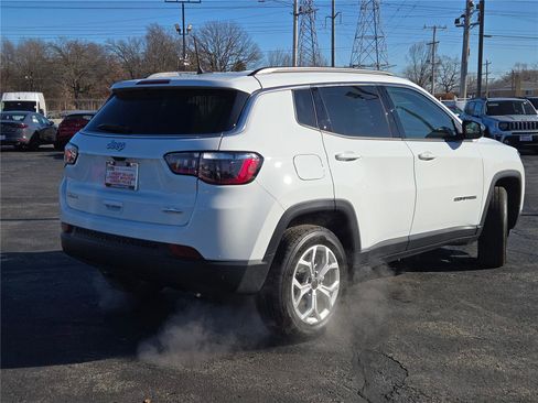 New 2026 Jeep Compass Latitude image 11