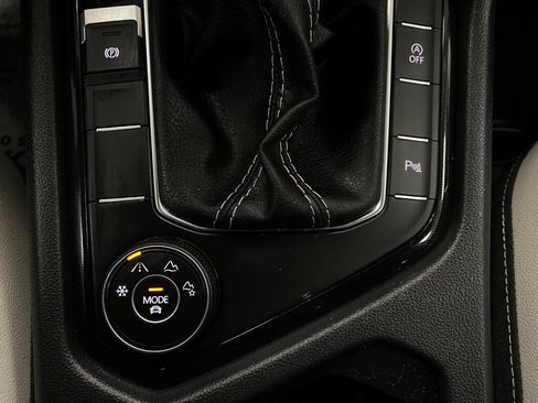 Used 2025 Volkswagen Taos SE image 24