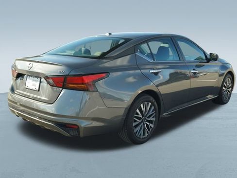 Used 2024 Nissan Altima 2.5 SV image 9