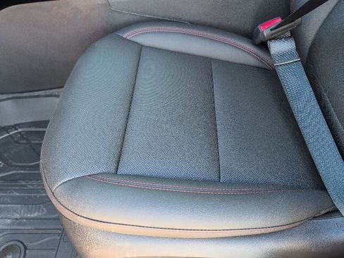 Used 2026 Chevrolet Trax RS w/ Sunroof Package image 11