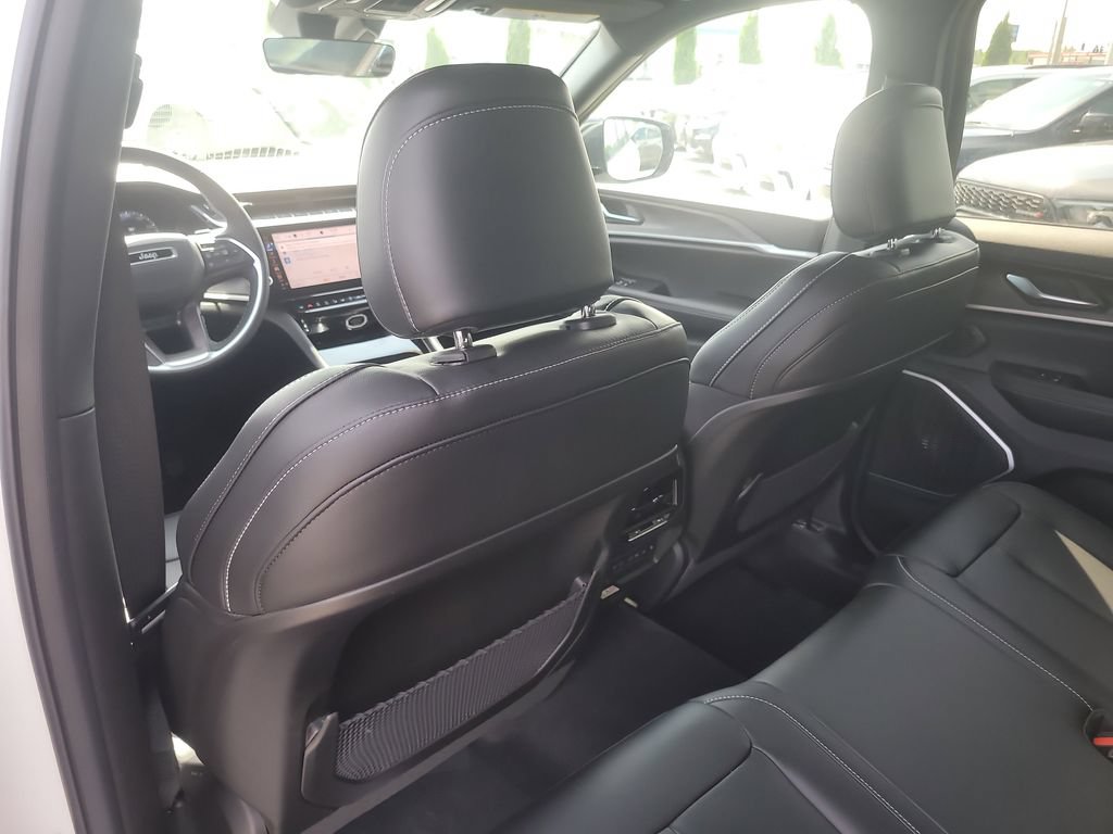 New 2026 Jeep Grand Cherokee Limited RWD image 11