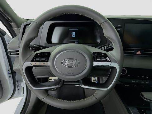 Used 2025 Hyundai Elantra Sport FWD image 14
