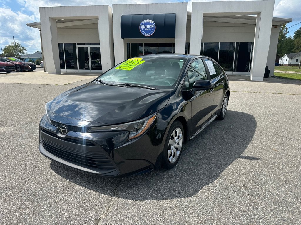 Used 2024 Toyota Corolla LE FWD image 1