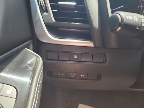 Used 2024 Nissan Rogue SV AWD/4WD image 17