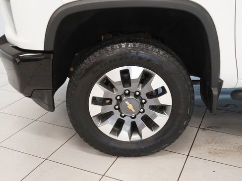 Used 2022 Chevrolet Silverado 2500 Custom w/ Custom Value Package AWD/4WD image 15