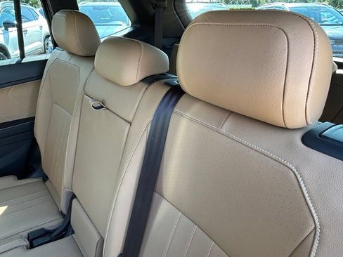 Certified 2024 Volkswagen Tiguan SE FWD image 49