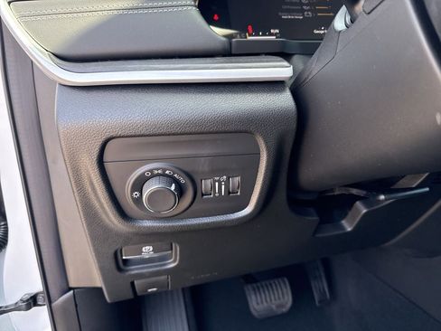 New 2026 Jeep Grand Cherokee Altitude AWD/4WD image 17