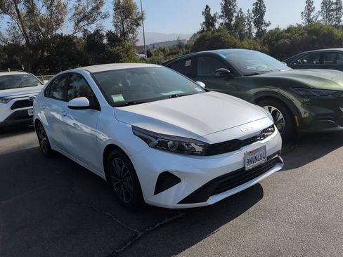 Used 2024 Kia Forte LXS FWD image 3