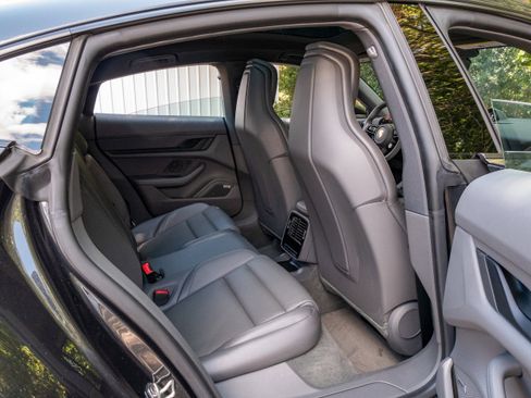 Used 2022 Porsche Taycan image 38