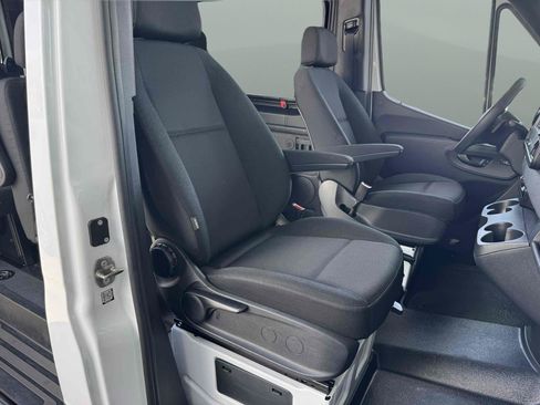 Used 2024 Mercedes-Benz Sprinter 2500 image 15