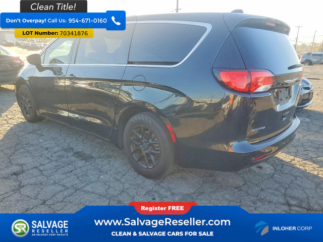 Used 2017 Chrysler Pacifica LX FWD image 3