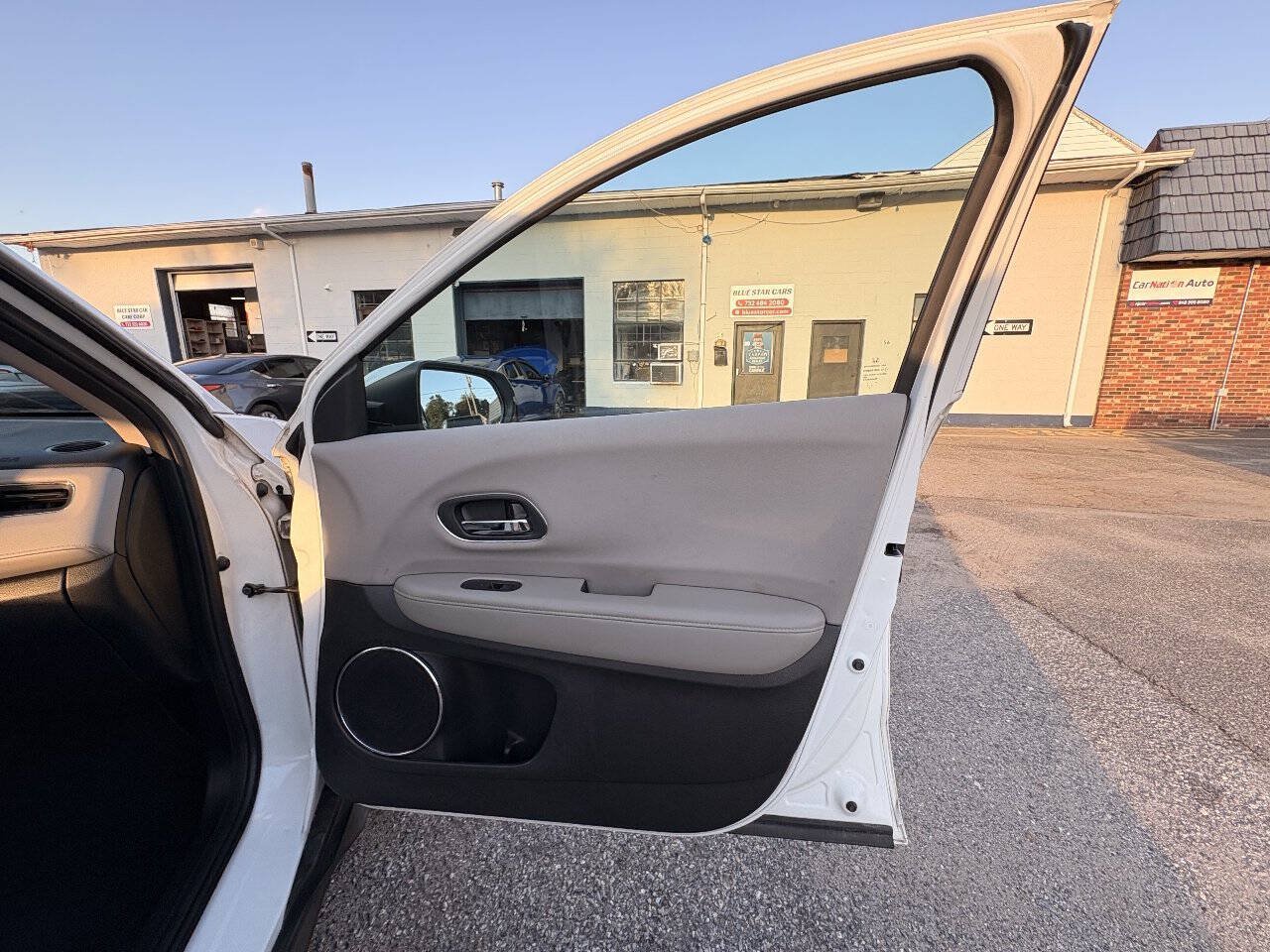 Used 2016 Honda HR-V EX image 18