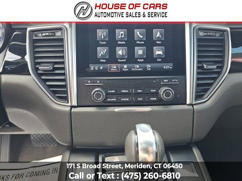 Used 2018 Porsche Macan image 34