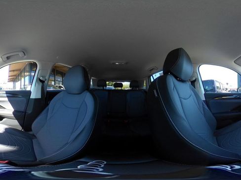 Used 2026 Volkswagen Tiguan SE FWD image 39