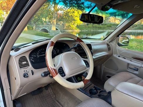 Used 1999 Ford Explorer Limited image 9