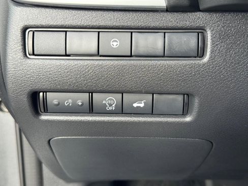 Used 2024 Nissan Rogue SV image 22