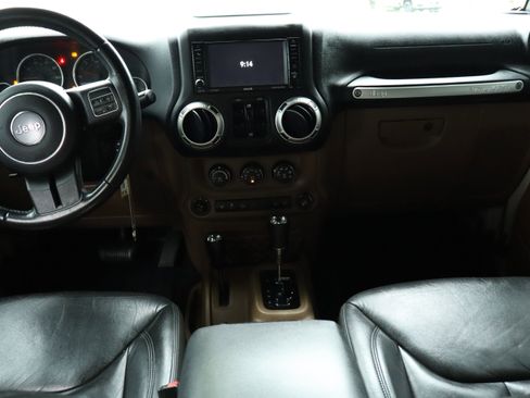 Used 2016 Jeep Wrangler Unlimited Sahara w/ Dual Top Group AWD/4WD image 27