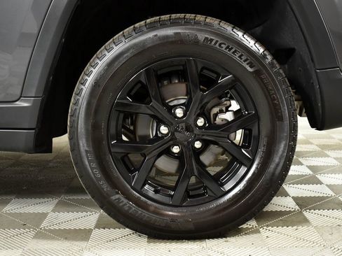 Used 2024 Jeep Grand Cherokee Altitude RWD image 20