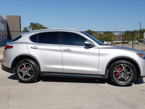 Used 2018 Alfa Romeo Stelvio AWD image 18