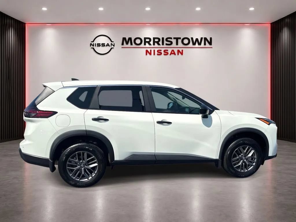 Used 2025 Nissan Rogue S FWD image 2