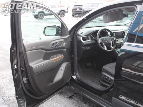 Certified 2023 GMC Acadia SLE w/ Driver Convenience Package image 10