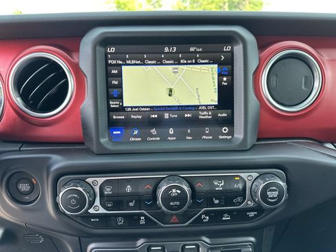 Used 2022 Jeep Wrangler Unlimited Rubicon w/ Cold Weather Group AWD/4WD image 10