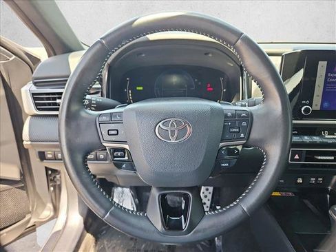 Used 2025 Toyota Camry SE FWD image 13