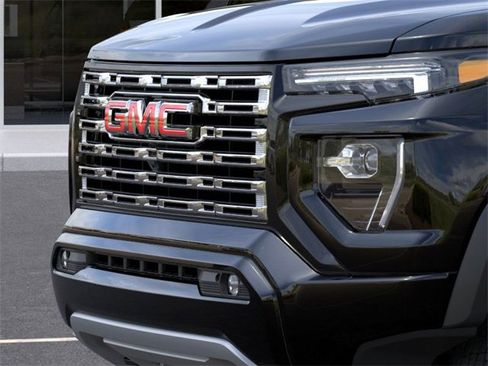 New 2026 GMC Canyon Denali image 13