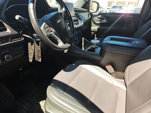 Used 2023 Chevrolet Suburban LT w/ LT Signature Package image 5