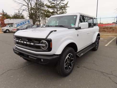 New 2025 Ford Bronco Outer Banks image 3