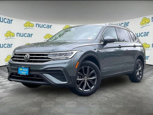 Certified 2023 Volkswagen Tiguan SE w/ Panoramic Sunroof Package AWD/4WD image 3