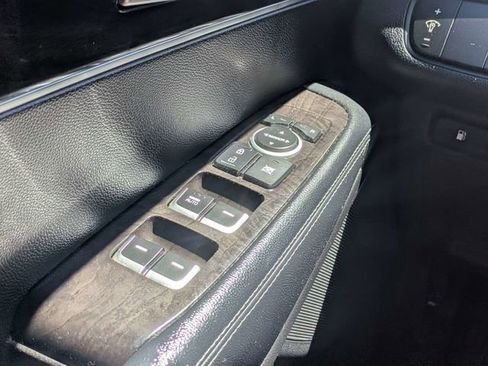 Used 2018 Kia Sorento FWD image 22