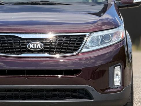 Used 2015 Kia Sorento LX image 12
