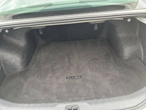 Used 2025 Nissan Altima 2.5 SV FWD image 30