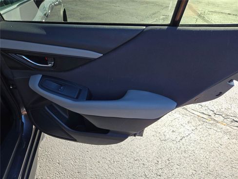 Used 2022 Subaru Outback Premium image 8