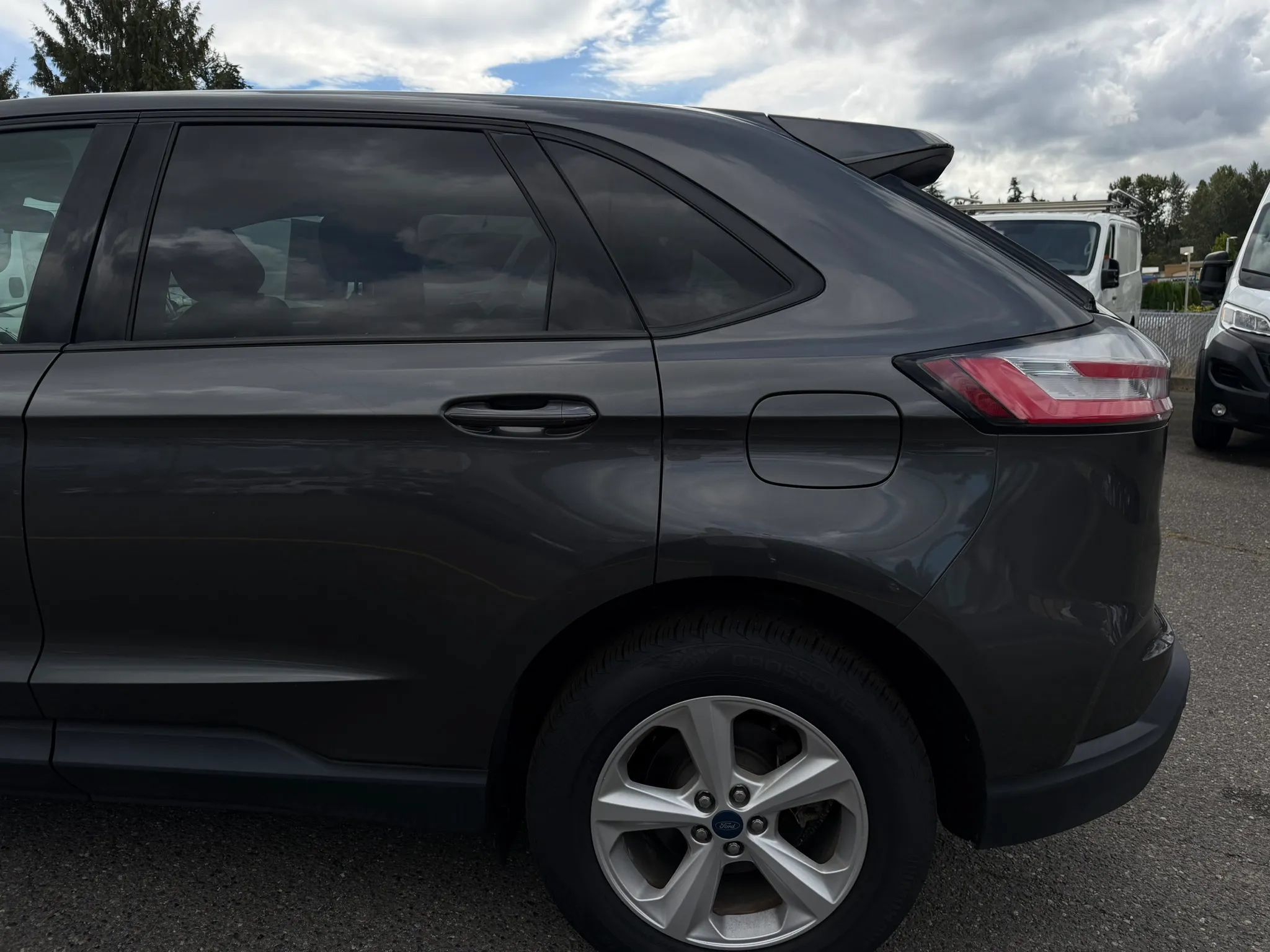 Used 2020 Ford Edge SE FWD image 11