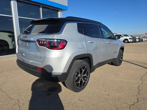 New 2026 Jeep Compass Limited image 8