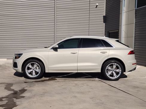 Used 2023 Audi Q8 Premium AWD/4WD image 5