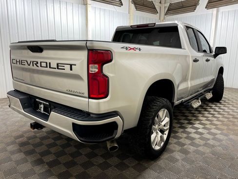 Used 2019 Chevrolet Silverado 1500 Custom w/ Custom Convenience Package AWD/4WD image 14