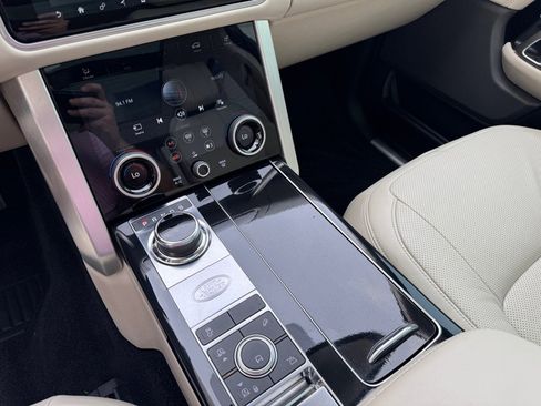 Used 2019 Land Rover Range Rover HSE image 19