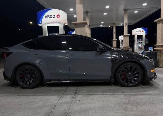 Used 2022 Tesla Model Y Performance AWD/4WD image 3