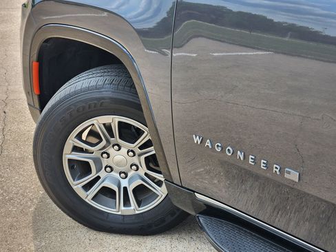 Used 2022 Jeep Wagoneer Series I AWD/4WD image 16