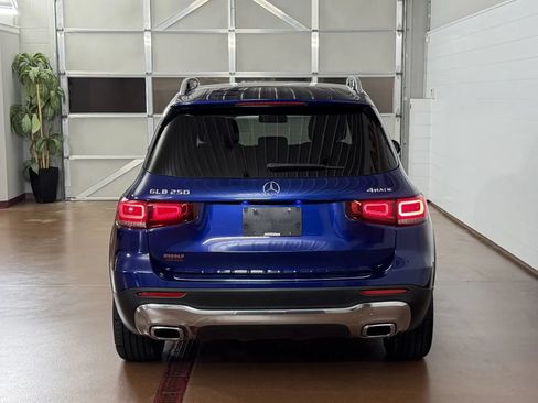 Used 2021 Mercedes-Benz GLB 250 4MATIC image 4