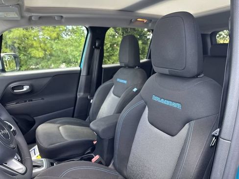 Used 2021 Jeep Renegade Latitude AWD/4WD image 10