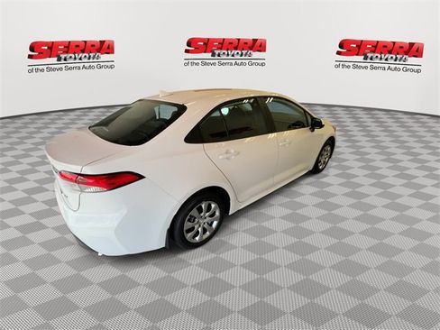 Used 2025 Toyota Corolla LE image 9