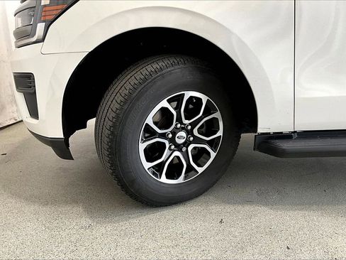 Used 2024 Ford Expedition XLT image 20