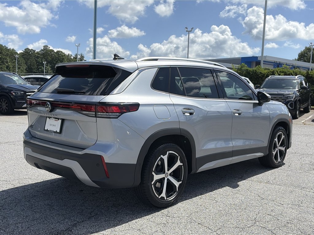 Certified 2025 Volkswagen Tiguan SE FWD image 23